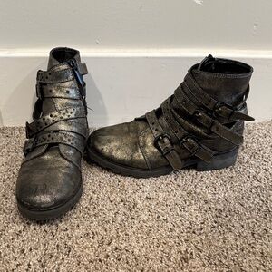 kidpik Black Metallic Buckle Boots